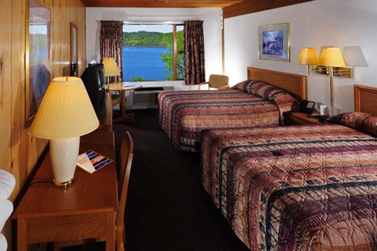 Grafton Tygart Lake Lodge الغرفة الصورة