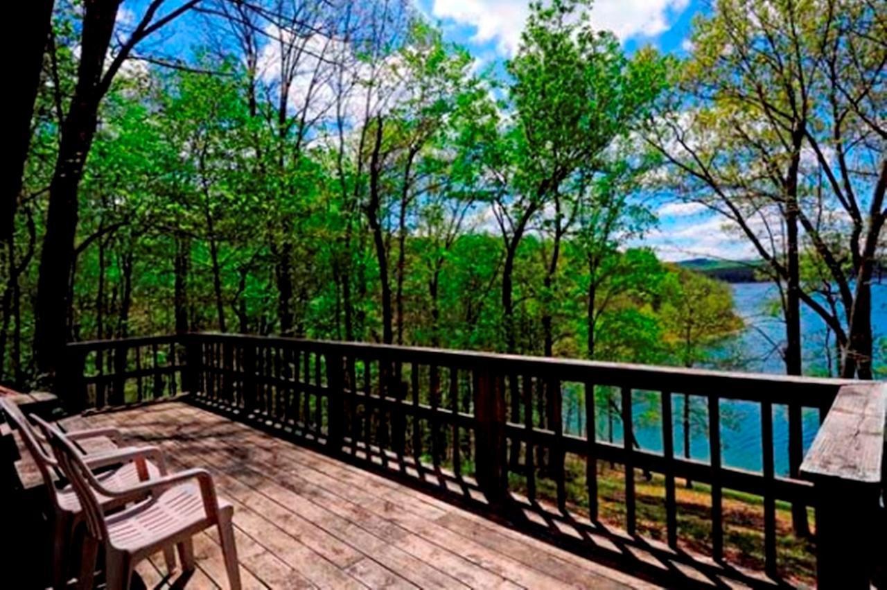 Grafton Tygart Lake Lodge الغرفة الصورة