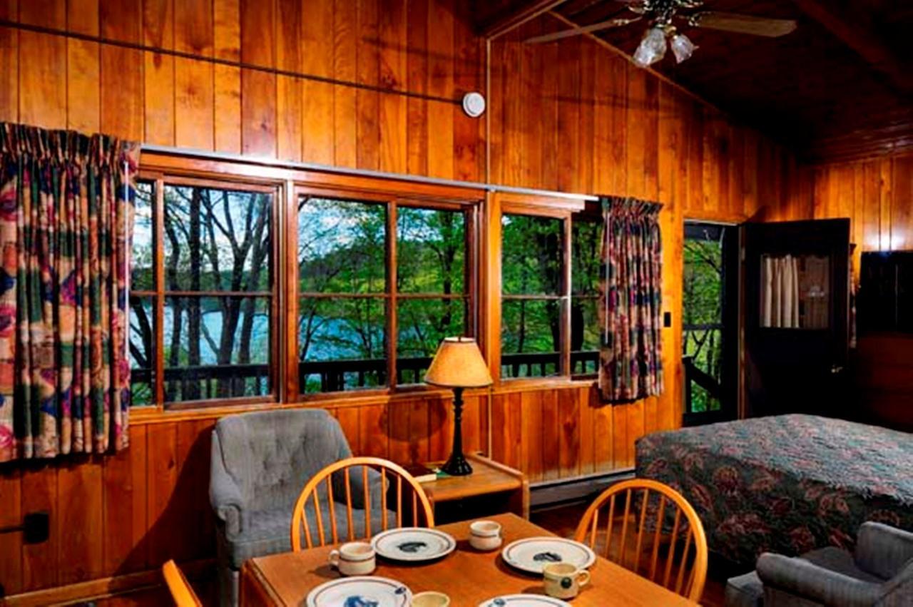 Grafton Tygart Lake Lodge الغرفة الصورة